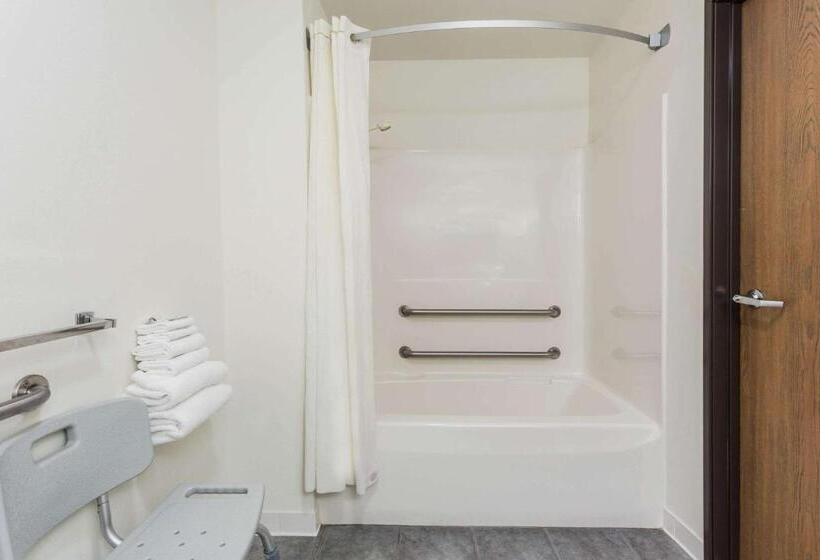 فندق Super 8 By Wyndham Reedsburg