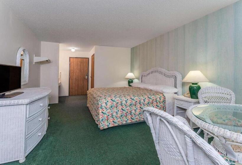 فندق Super 8 By Wyndham Reedsburg