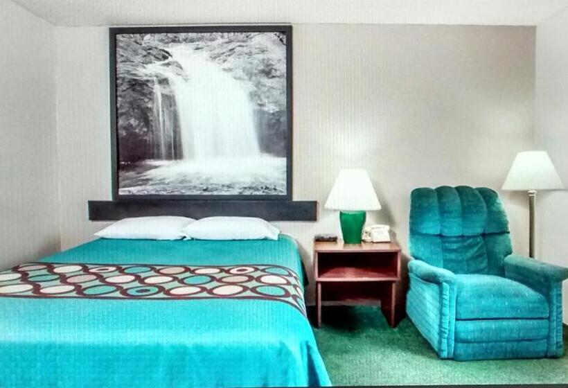 فندق Super 8 By Wyndham Reedsburg