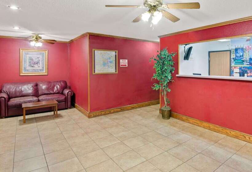 فندق Super 8 By Wyndham Riverside/kansas City