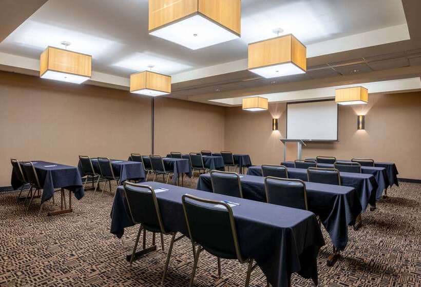 בית מלון כפרי Wyndham Noblesville