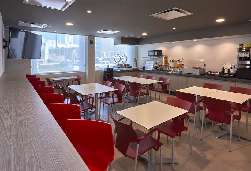 בית מלון כפרי City Express Junior By Marriott Guadalajara Periferico Sur