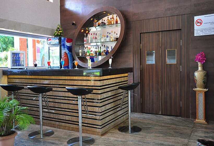 בית מלון כפרי Dewdrop Le Seasons Beach Resort