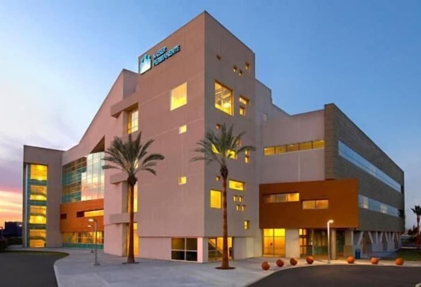 فندق Studio Inn & Suites At Promenade Downey