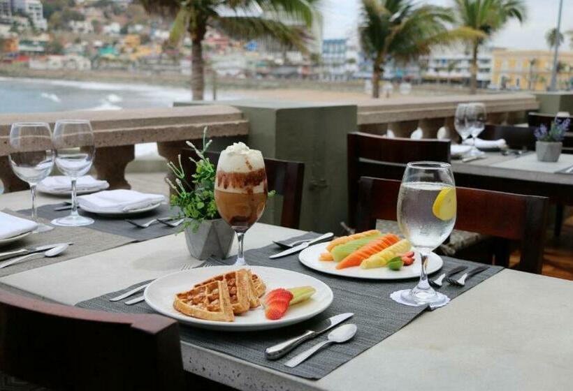 ホテル Casa Lucila Mazatlán Curamoria Collection