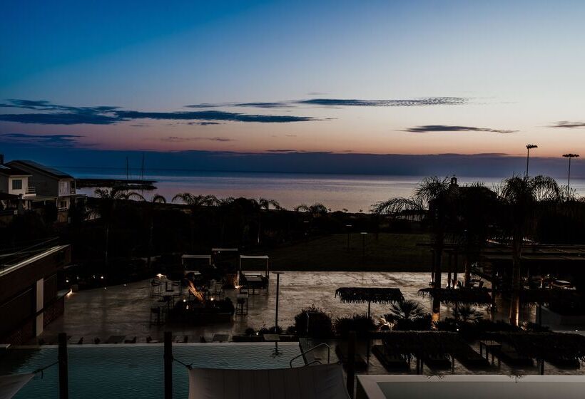 هتل Cavo Zoe Seaside