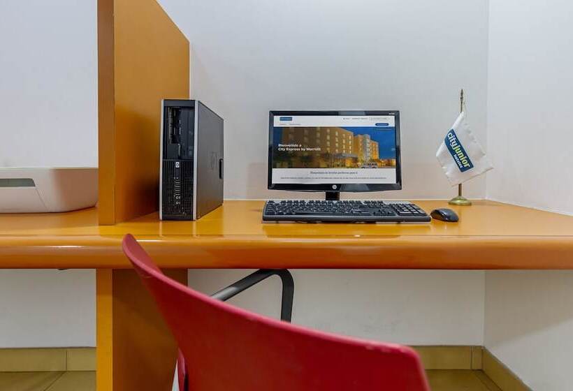 בית מלון כפרי City Express Junior By Marriott Tuxtla Gutierrez Poliforum