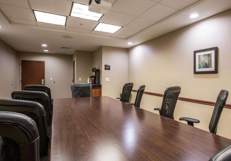 ホテル Comfort Suites Whitsett   Greensboro East