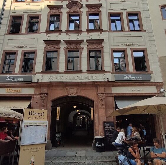 هتل Five Elements Hostel Leipzig