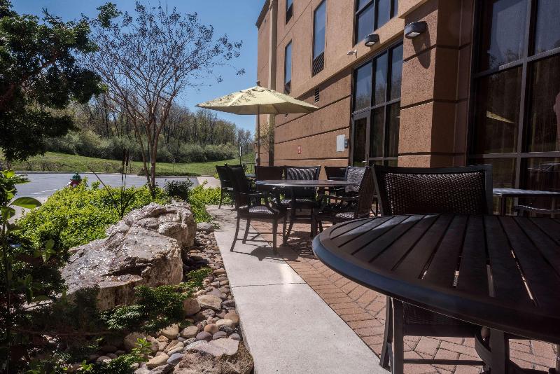 בית מלון כפרי Hampton Inn & Suites Woodstock, Va