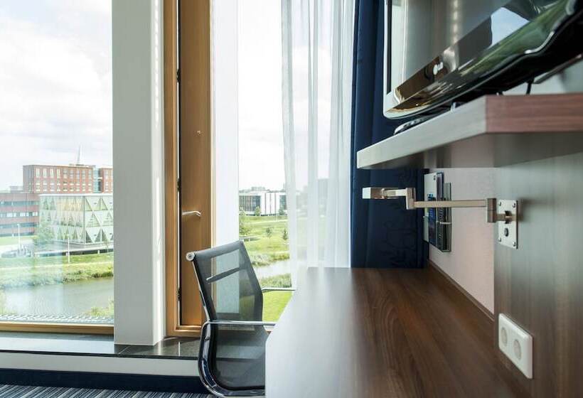 هتل Holiday Inn Express Utrecht   Papendorp, An Ihg