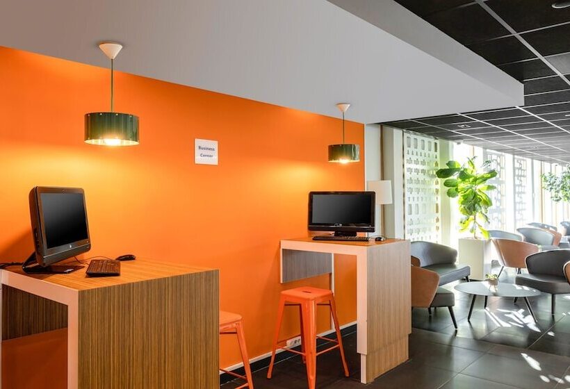 هتل Holiday Inn Express Utrecht   Papendorp, An Ihg