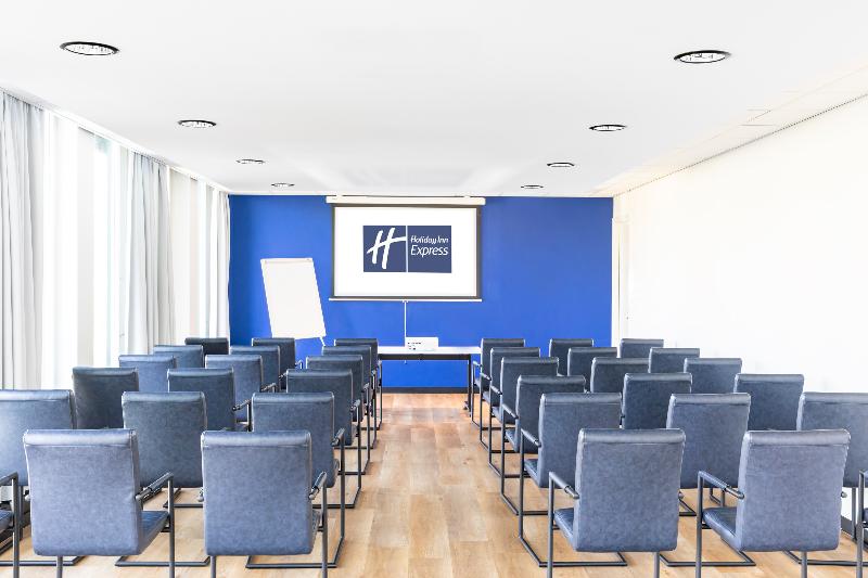 هتل Holiday Inn Express Utrecht   Papendorp, An Ihg