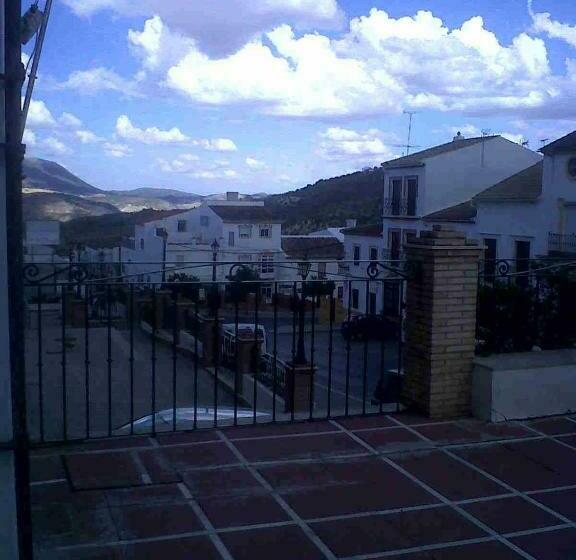 هتل Hostal Medina