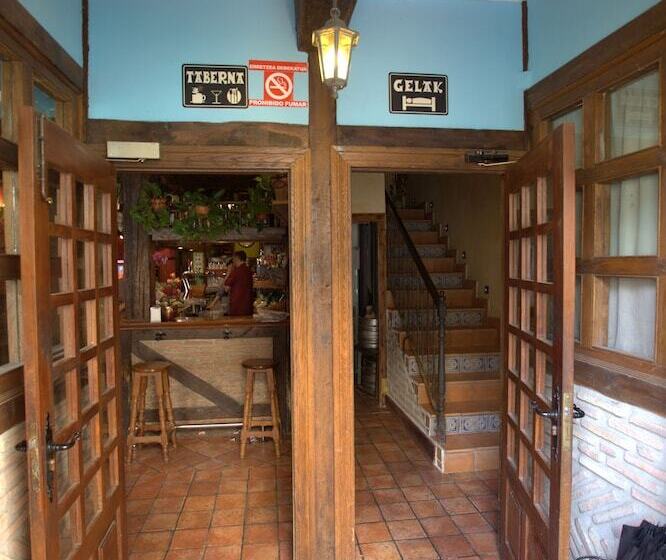 호텔 Hostal Rural Elosta