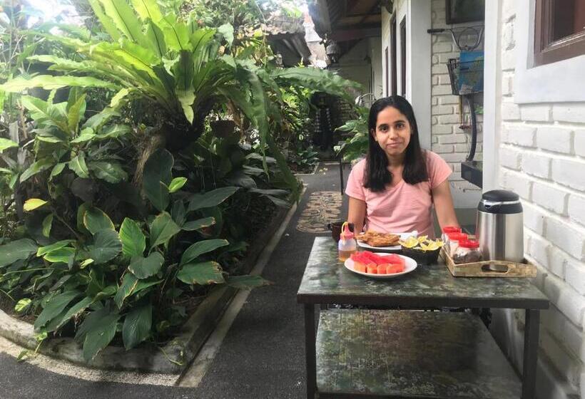 هتل New Danas Canggu Guest House