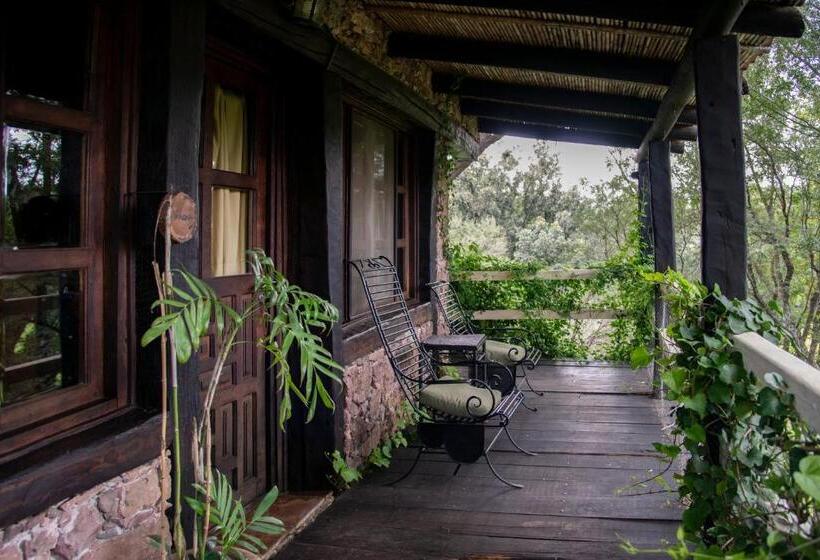 هتل Nirvana Restaurant & Retreat