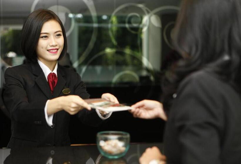 هتل Santika Bogor