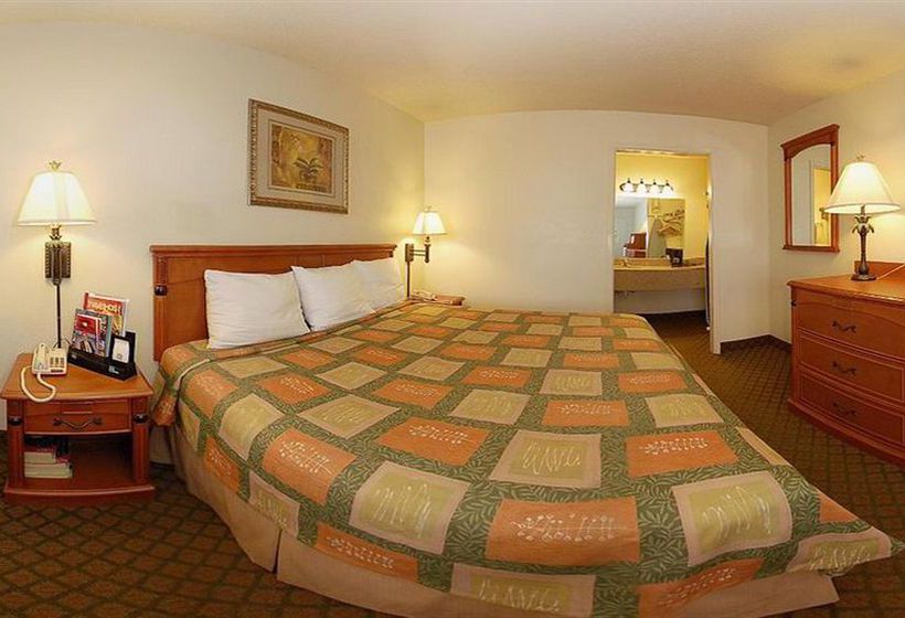 Hotel Super 8 Williamsburg Amana Colonies Area