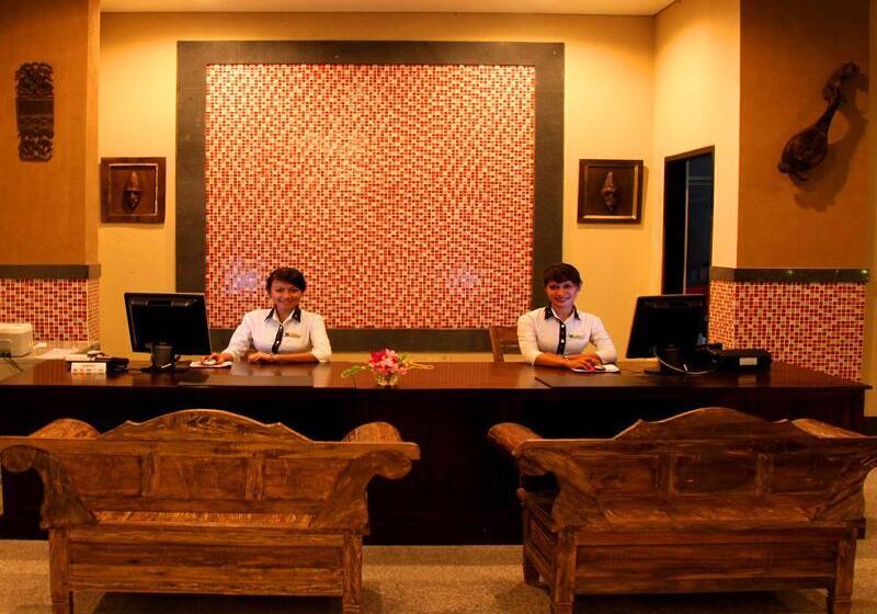 هتل The Jayakarta Suites Komodo Flores