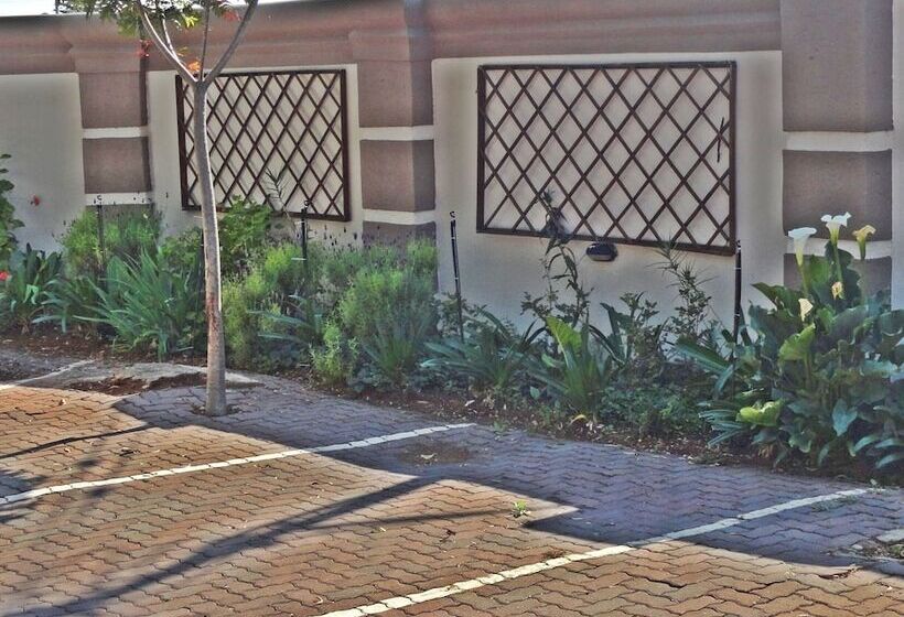 مسافرخانه Constantia Manor Guest House