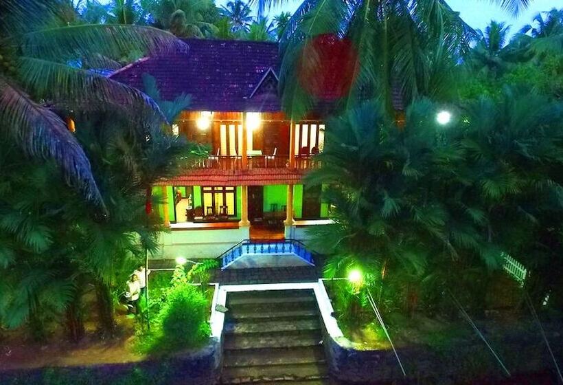 فندق Backwater Retreat   Honeymoon House
