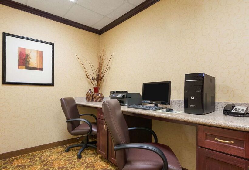 هتل Comfort Inn & Suites