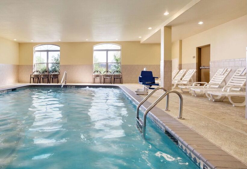 هتل Comfort Inn & Suites