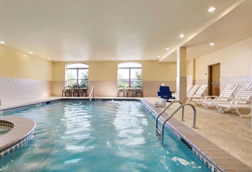 هتل Comfort Inn & Suites