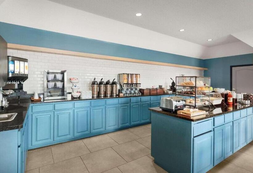 هتل Country Inn & Suites By Radisson, Kansas City At Village West, Ks