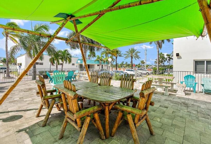 هتل Hollywood Beachside Boutique Suite