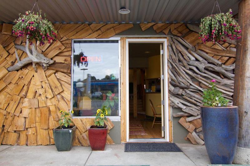 هتل Qupqugiaq Inn