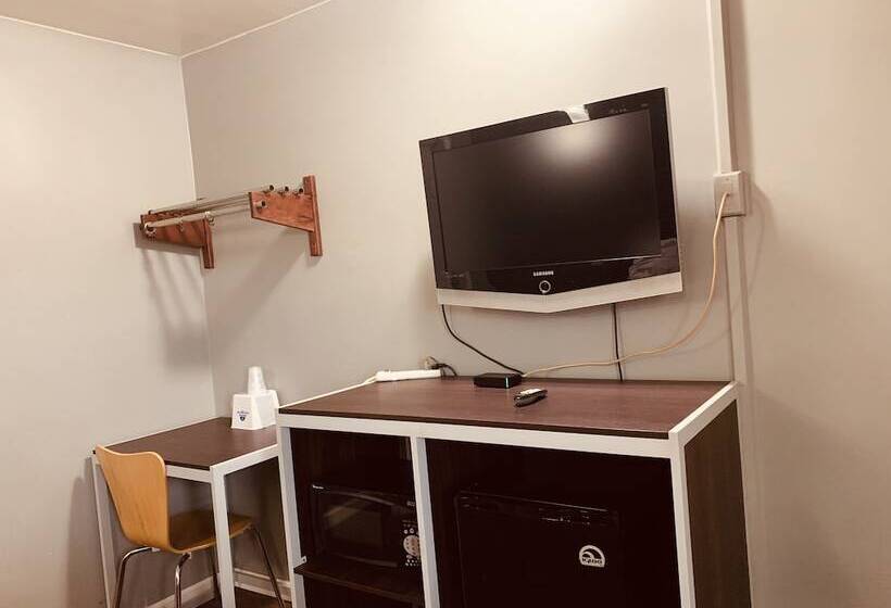 ホテル Red Carpet Inn  Norristown
