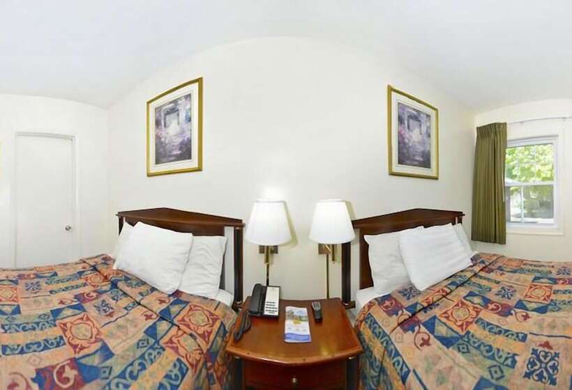 ホテル Red Carpet Inn  Norristown