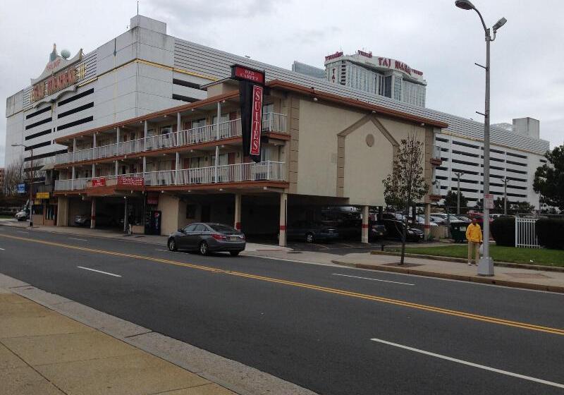 هتل Red Carpet Inn & Suites