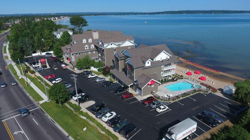 هتل Cherry Tree Inn & Suites