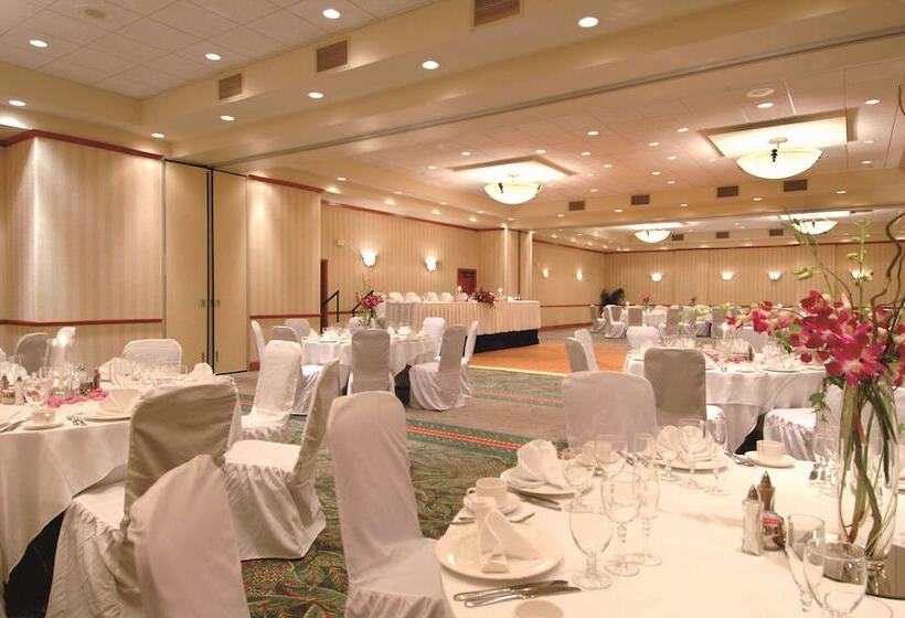 هتل Hilton Garden Inn Edmonton International Airport