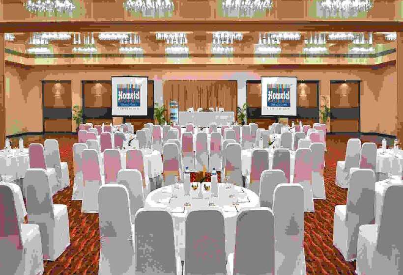 酒店 Hometel Chandigarh