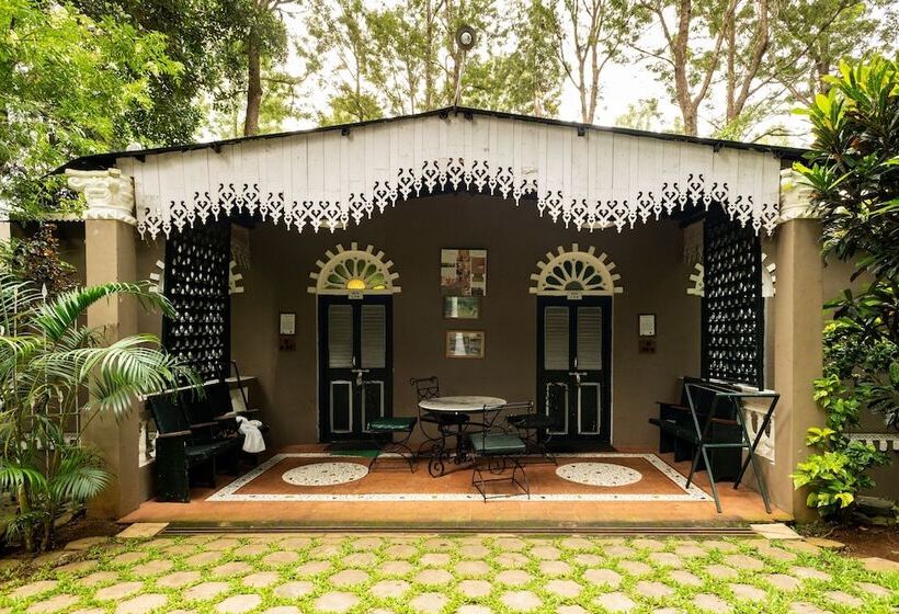 هتل Indeco Lake Forest