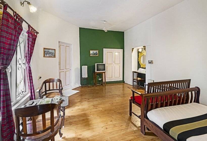 هتل Indeco Lake Forest