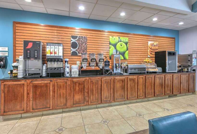 בית מלון כפרי La Quinta By Wyndham Tulsa Airport / Expo Square
