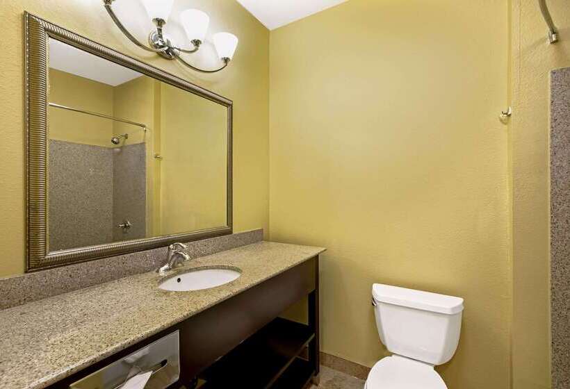 בית מלון כפרי La Quinta By Wyndham Tulsa Airport / Expo Square
