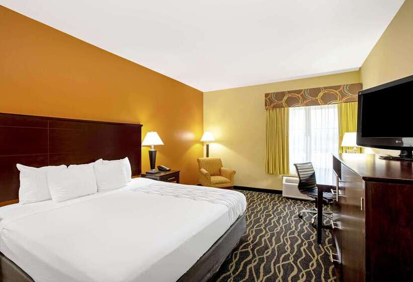 בית מלון כפרי La Quinta By Wyndham Tulsa Airport / Expo Square