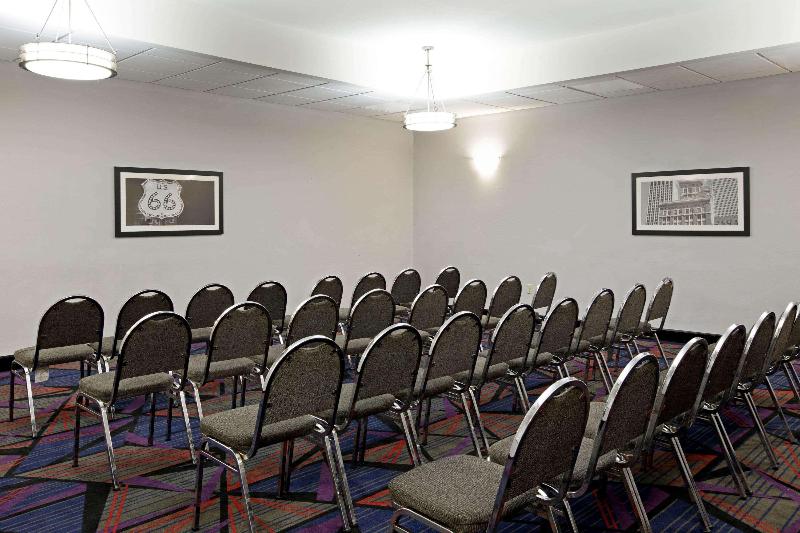 בית מלון כפרי La Quinta By Wyndham Tulsa Airport / Expo Square
