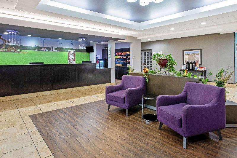 בית מלון כפרי La Quinta By Wyndham Tulsa Airport / Expo Square