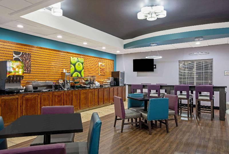 בית מלון כפרי La Quinta By Wyndham Tulsa Airport / Expo Square