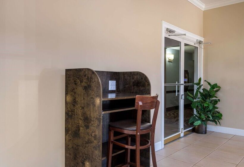 בית מלון כפרי Travelodge By Wyndham Lakeland