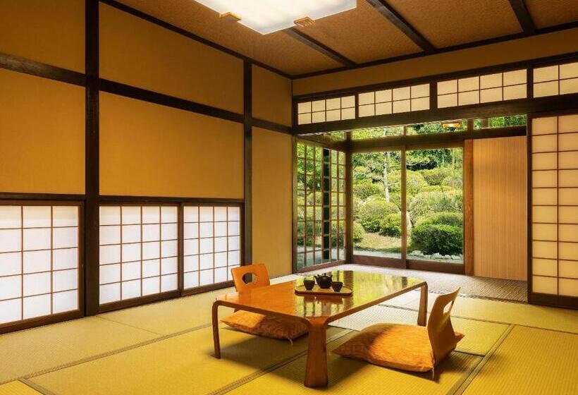 هتل Ooedo Onsen Monogatari Premium Saiki Bekkan