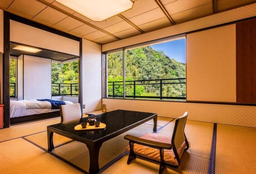 هتل Ooedo Onsen Monogatari Premium Saiki Bekkan