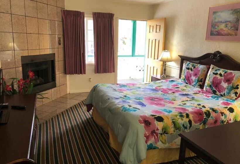 مُتل Monterey Pines Inn